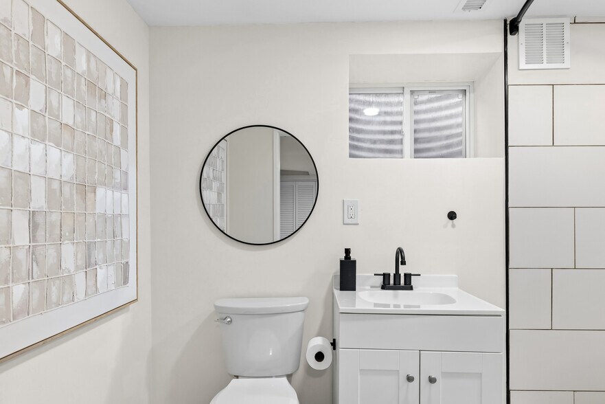 Building Photo - 125 Urell Pl NE