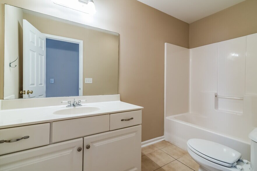 Building Photo - 2137 Aberdeen Cir