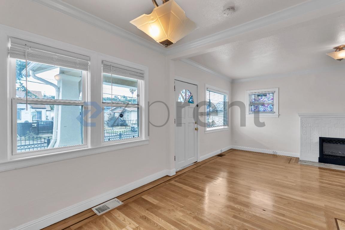 Building Photo - Unit
