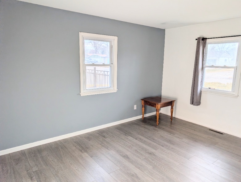 Building Photo - 1993 Meadow Dr