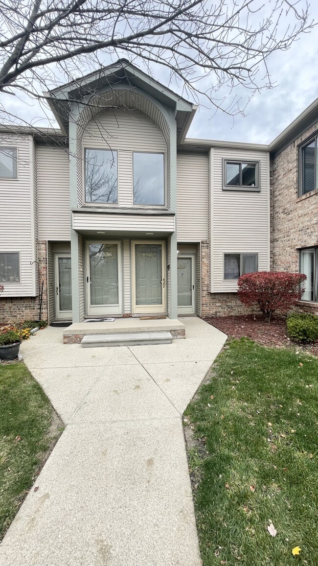 Building Photo - 42532 Lilley Pointe Dr