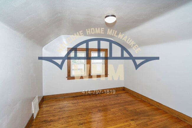 Building Photo - 3215 W Auer Ave