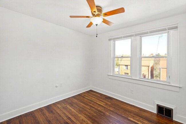 Building Photo - AVAILABLE SEPT 1ST!! GORGEOUS 3 BEDROOM IN...