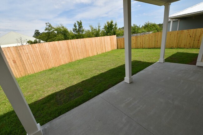 Building Photo - 12120 Lyndell Plantation Dr