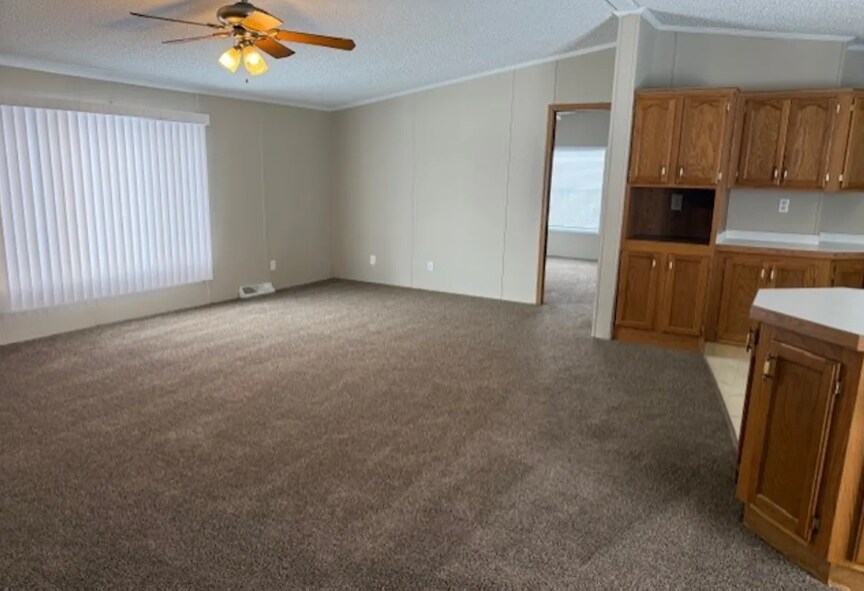 Building Photo - 402 Hunt Club Dr