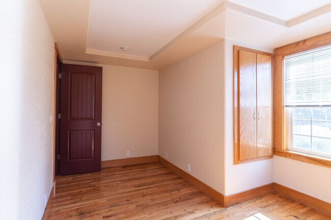 Building Photo - 3-bedroom 2-bath House SW Albany $2,395