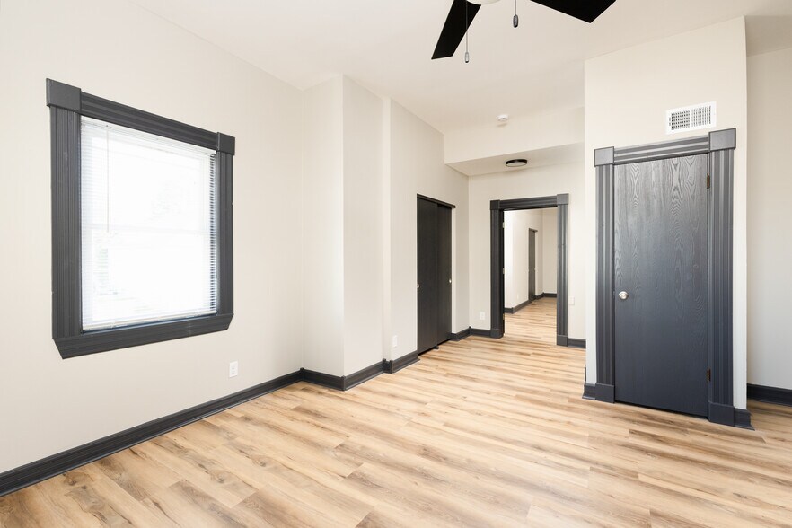 Building Photo - 2226 S Kinnickinnic Ave