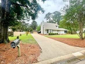 Building Photo - Beautiful 3 bed, 2.5 bath home for rent in the heart of Madison!