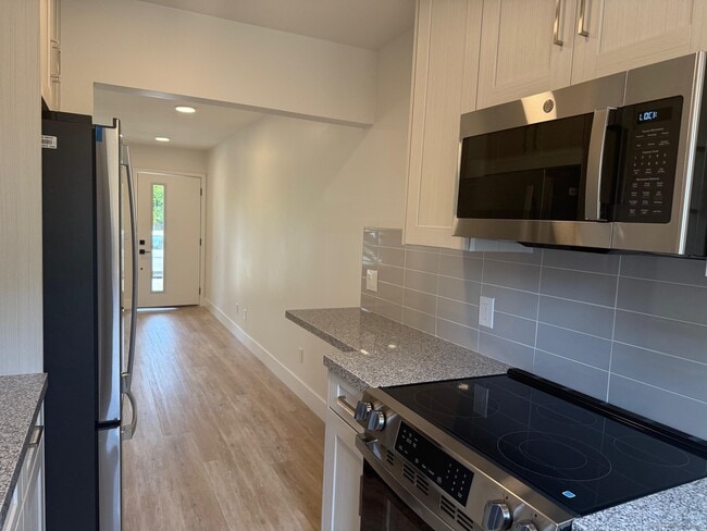 Building Photo - 6051 La Jolla Hermosa Ave