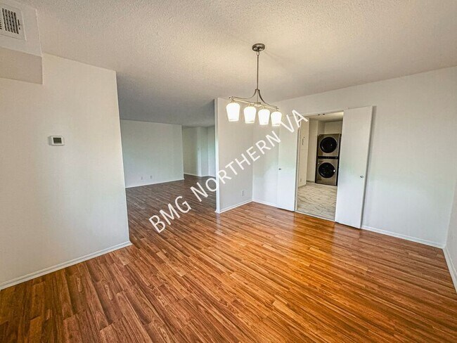 Building Photo - 309 Yoakum Pkwy