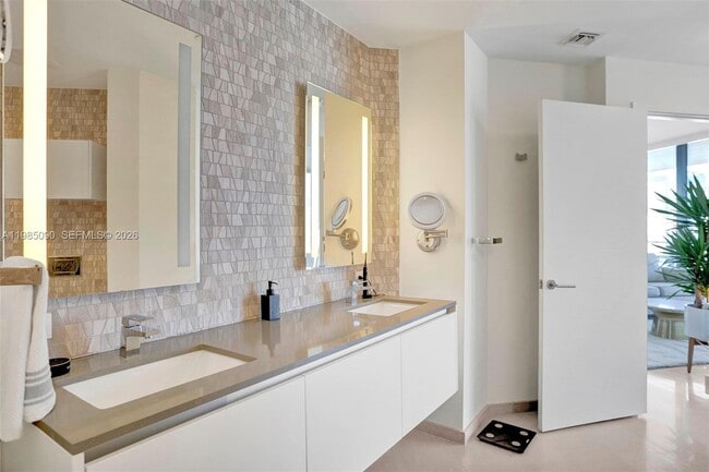 Building Photo - 88 SW 7th St