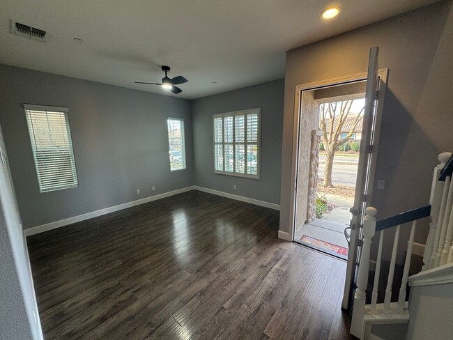 Building Photo - Single family North Natomas home | 3 bedro...