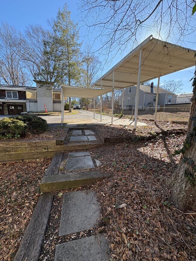 Building Photo - 3 bedroom 3 bath in Spartanburg!!