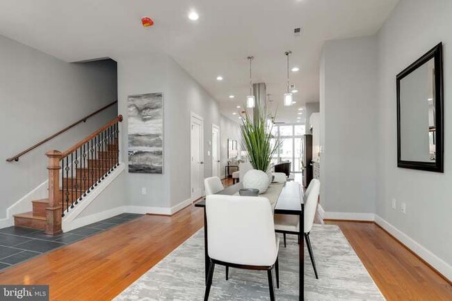 Main floor - 937 R St NW