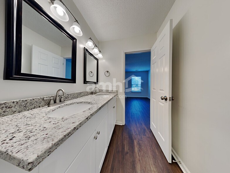 Building Photo - 118 Larkspur Dr