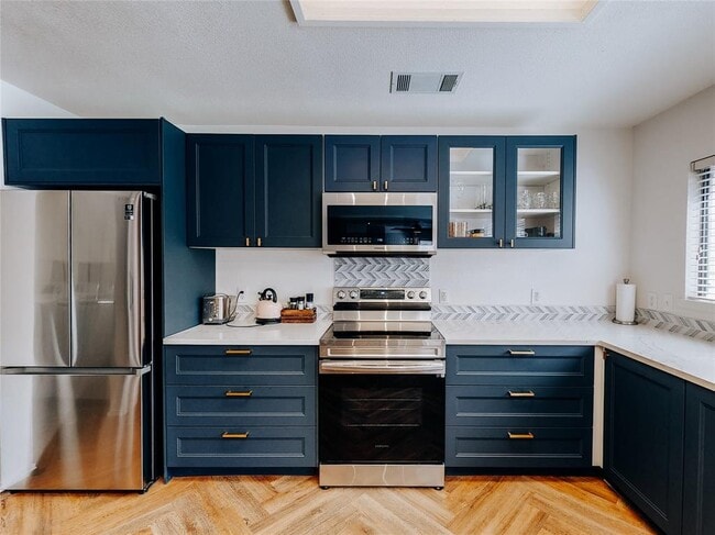 Building Photo - 2010 Carriage Club Dr