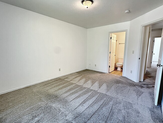 Building Photo - 8807 N Tyndall Ave