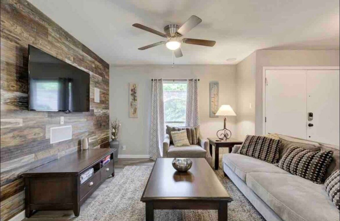 Building Photo - 802 Thrasher Dr