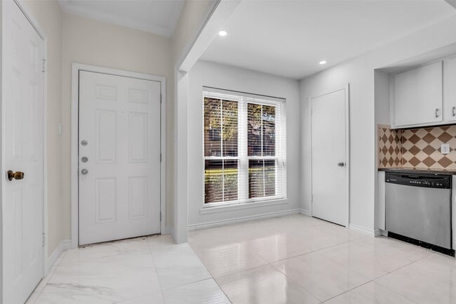 Building Photo - 14715 Barryknoll Ln