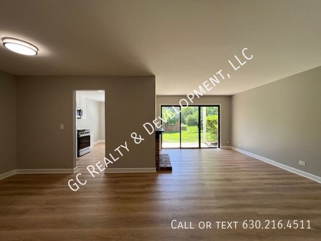 Building Photo - 403 Pinetree Ln