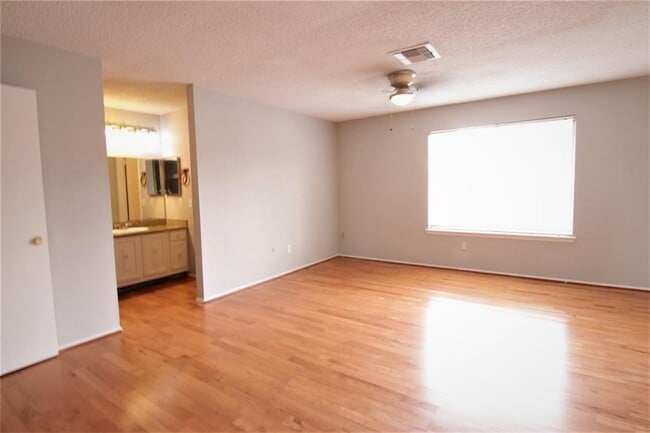 Building Photo - 12155 Huntington Venture Dr