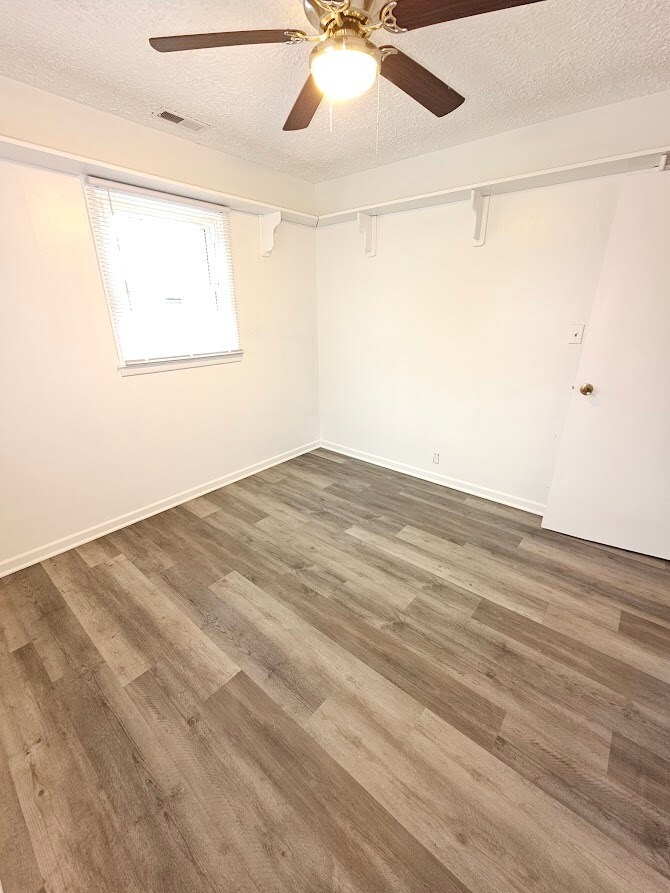 Building Photo - 9137 Hibben Ave