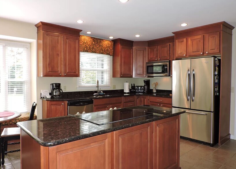 Building Photo - 125 Lost Tree Rd