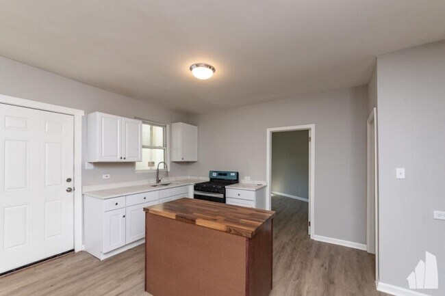 Building Photo - 1 bedroom in Chicago IL 60642