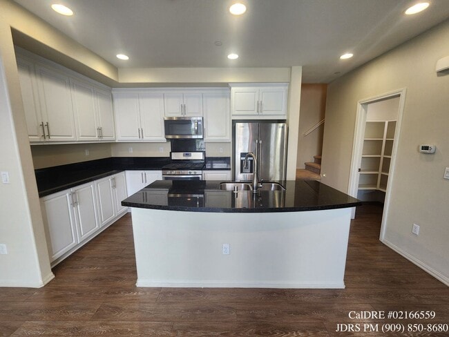 Building Photo - Upland 3 Bedroom Condo