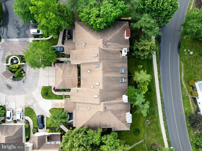 Building Photo - 1410 Chanticleer