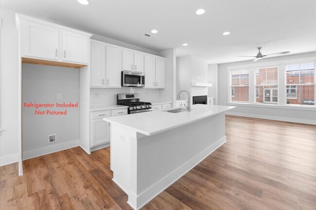 Building Photo - Lake Access End-Unit Townhome | Walk to Downtown Davidson | 3BR + Guest Suite