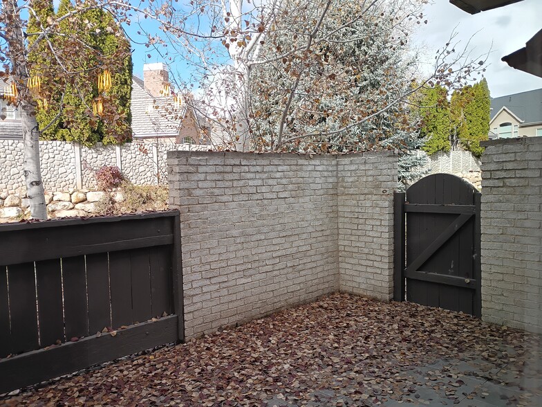 Building Photo - 3477 Brookside Dr