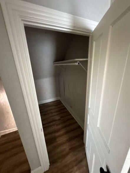 Building Photo - 1948 Broadway Ave