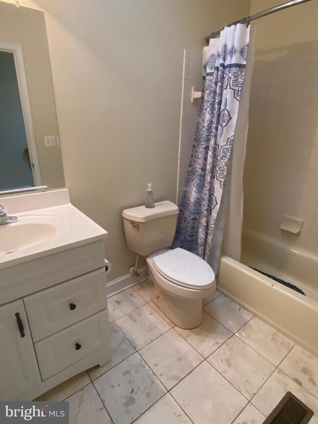 Building Photo - 210 S East Ave