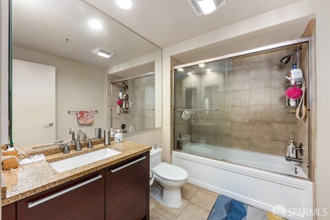 Building Photo - 425 1st St
