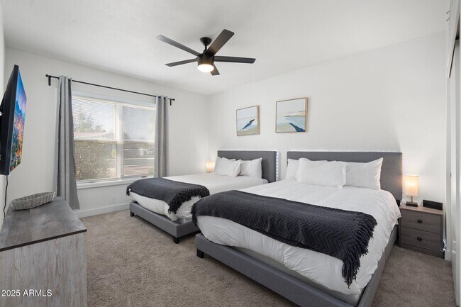 Building Photo - 1759 N Spring Cir