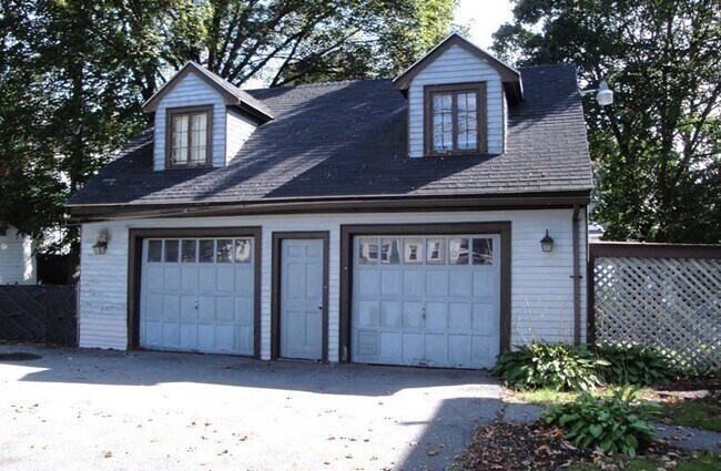 Building Photo - 587 Haverhill St