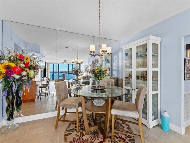 Building Photo - 7100 Sunshine Skyway Ln S