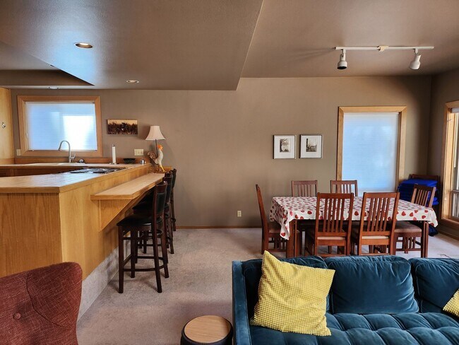 Building Photo - River Village Condominium Unit #8 - Riverf...