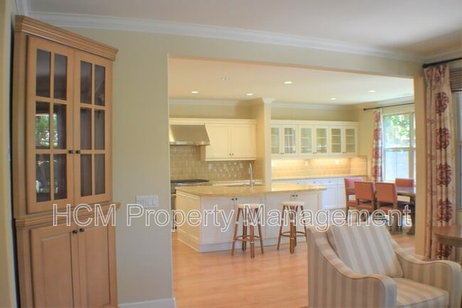 Building Photo - 52 Honeyrose