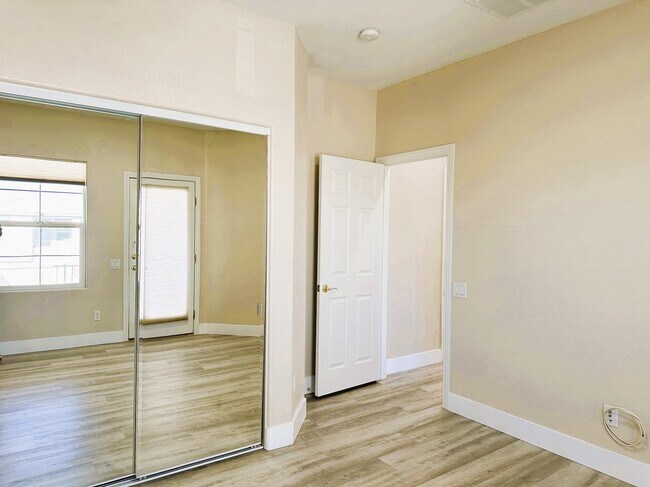 Building Photo - 2103 Desert Prairie St