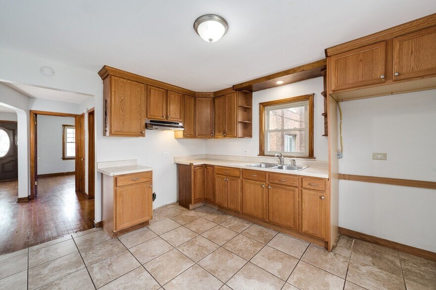 Building Photo - 3819 S 57th Ave