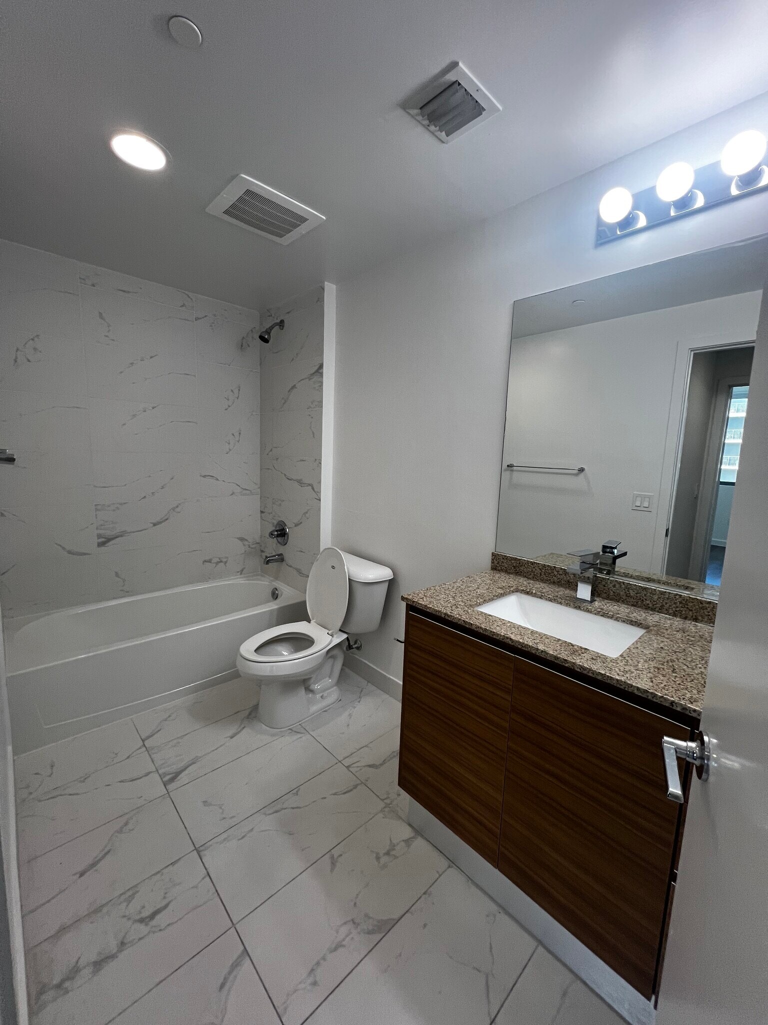 Building Photo - 1344 NE Miami Ct