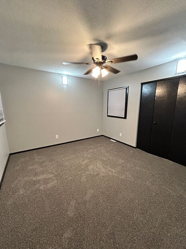 Building Photo - Unique two bedroom 1 1/2 bath with additio...