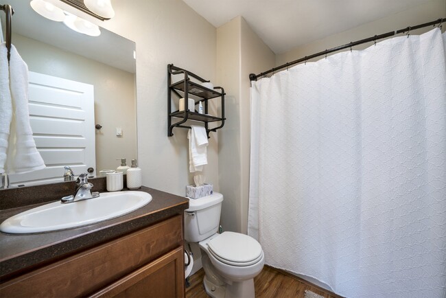 Building Photo - Utilities included! Charming & centrally l...