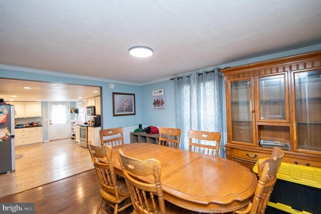 Building Photo - 113 Maple Ave