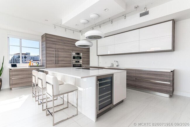Building Photo - 155 E Boca Raton Rd