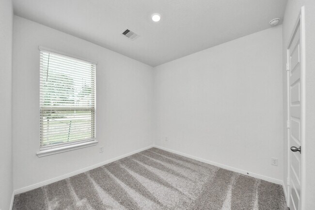 Building Photo - 18211 Dahlia Dale Dr