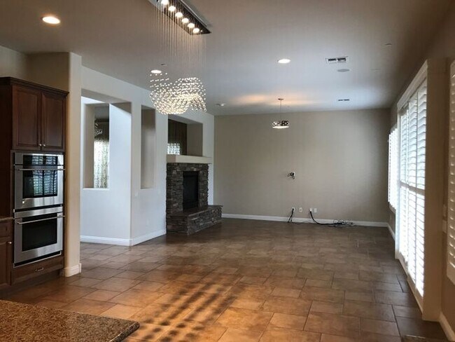 Building Photo - 3758 E Ember Glow Wy