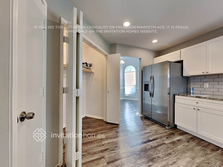 Building Photo - 726 W Willow Oak Dr